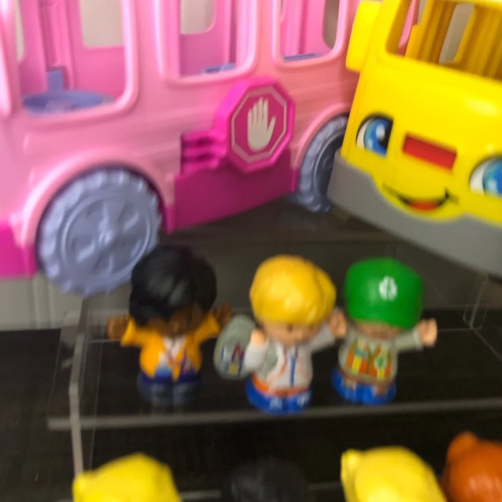 Fisher-Price little people busses and figures - Picture 3 of 5
